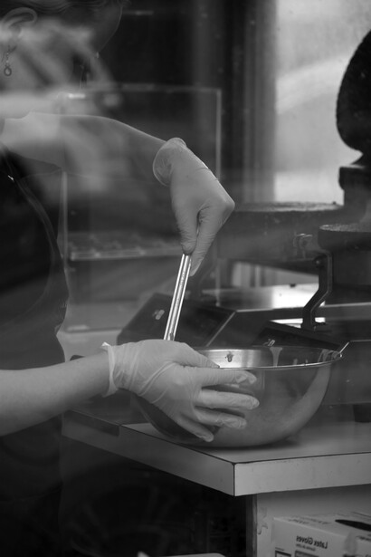 La relación entre textura y apetito es significativa, ya que alimentos con diferentes texturas impactan nuestra percepción de saciedad