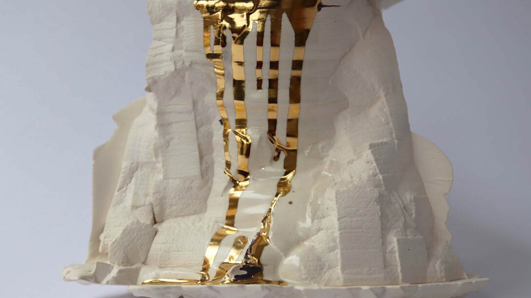 Ulrika Strömbäck, Retrogression, 2014, Glazed earthenware, 19,1 x 24,1 x 22,9 cm