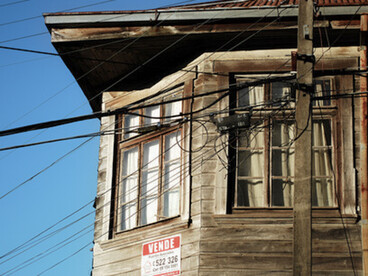 En venta, una antigua vivienda de madera de Puerto Montt que muestra las huellas del paso del tiempo