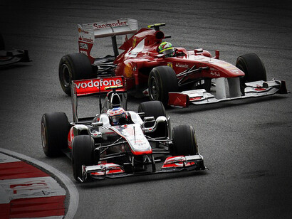 Formula 1. Il lungo legame tra la Ferrari e Hamilton risale al 2015, quando il pilota ha iniziato a sentirsi a disagio nella competizione interna con Nico Rosberg