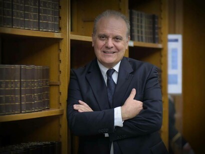 Giornalista e scrittore ha diretto TG2 e Rai uno con SE Mons. Antonio Suetta, presenta "Lo Stivale e il Cupolone" Ed. Il Timone
