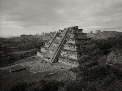 Kenro Izu Tajin #13, Mexico, 1987 dalla serie “Sacred Places” stampa ai pigmenti 71x102 cm courtesy l’autore