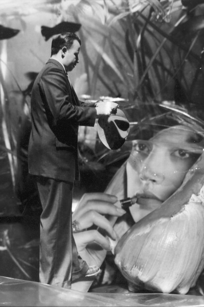 Grete Stern. Sueño No. 27: No destiñe con el agua (Dream No. 27: Does Not Fade with Water). 1951. Gelatin silver print, printed 1990s, 117⁄16 × 91⁄16″ (29 × 23 cm). Collection Eduardo F. Costantini, Buenos Aires © 2015 Estate of Horacio Coppola