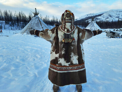 Las pieles de reno y otros animales locales son especialmente valoradas por su capacidad para proporcionar calor incluso en las condiciones más frías, Yakutsk, Rusia