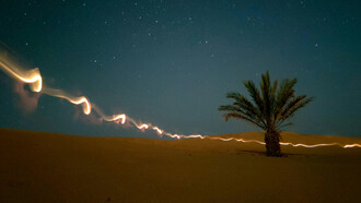 Descubra a incrível história do Saara, que já foi um paraíso verde repleto de vida. Explore as causas da transformação desse deserto e como ele moldou a história da humanidade. Entenda os desafios da desertificação atual e a importância de preservar o meio ambiente