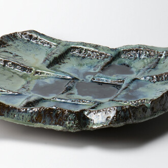 Koyama Atsuko 小山厚子, Platter with oribe glaze over bizen clay, 2024. Courtesy of Dai Ichi Arts
