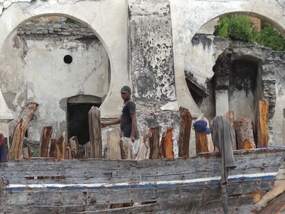 Tanzania. Barco en reparación en Bagamoyo