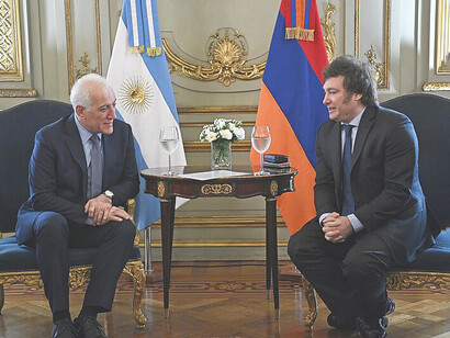 El presidente de Armenia Vahagn Khachaturyan, junto al entonces presidente electo de Argentina, Javier Milei, 9 de diciembre de 2023