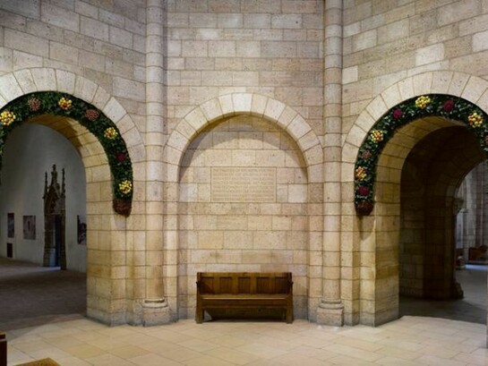 The arches are from Christmastide at The Cloisters, made with boxwood and ivy leaves, and embellished with apples, hazelnuts, and rosehips. All of these plant stuffs were associated with the medieval celebration of Christmastide. Courtesy of The Metropolitan Museum of Art.