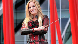 Eímear Noone, (Irlanda), la prima donna a dirigere l'orchestra alla cerimonia di premiazione degli Oscar 2020, dopo 92 anni