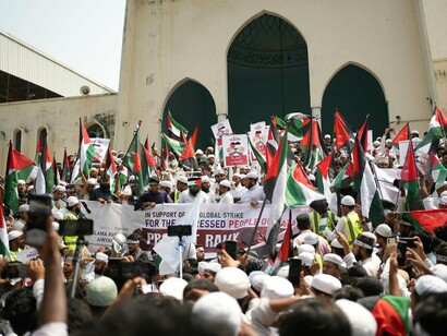 Manifestação pelo fim da ocupação da Palestina. A Organização Global Jews for Palestine é uma corrente internacional de judeus/as que rechaça o sionismo e sua política supremacista e genocida, a colonização e o apartheid. Existem mais de vinte grupos em mais de quinze países, dizendo “Não em nosso nome” na Argentina, nos Estados Unidos, Canadá, México, Brasil, Chile, África do Sul, Alemanha, Reino Unido, Irlanda, Países Baixos, Austrália, Nova Zelândia e outros