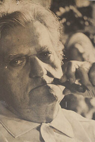 Luís da Câmara Cascudo. "Canto de muro" trabalha bem a intertextualidade em sua estrutura; alia a ficção a dados absolutamente corretos da zoologia, da botânica, da história, da mitologia, da geografia permeados pelo folclore e recolhe citações de poetas amenizadoras do escopo didático que, aí sim, se instala. Como sempre se mesclam à narração, não tornam o texto enfadonho ao leitor comum. Até os nomes científicos podem lhe soar engraçados e hiperbólicos, enfeitados com os sobrenomes dos padrinhos naturalistas