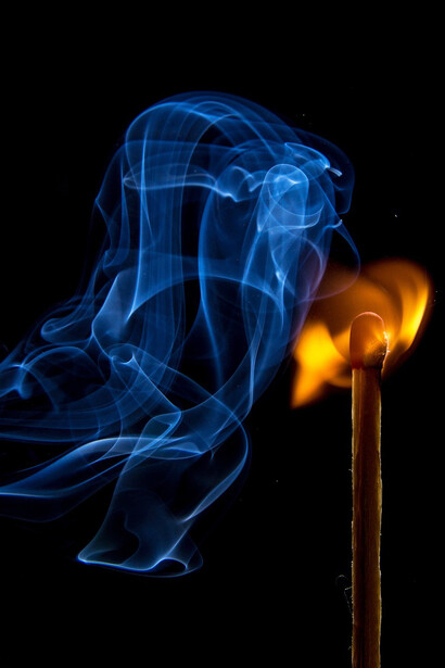 Fiamma del fiammifero. Oltre il Limite: La Natura Umana nell'Assurdo