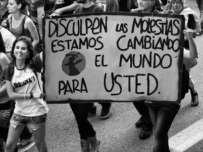 En los últimos años, cierta sensación de esclerosis democrática ha propiciado el surgimiento de movimientos «desde abajo» que reclaman más democracia: el 15M español (2011) fue uno de los más importantes a nivel mundial