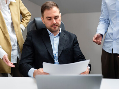 Workplace violence, high levels of stress, and bureaucratic obstacles can significantly hinder effective decision-making among colleagues