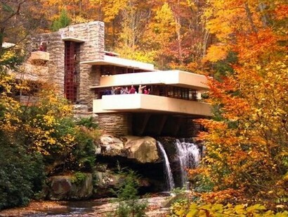 A famosa Casa da Cascada, projetada por Frank Lloyd Wright