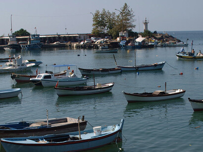 Akçakoca is a charming town situated in Düzce Province, within the scenic West Black Sea Region of Turkey, approximately 200 km east of Istanbul