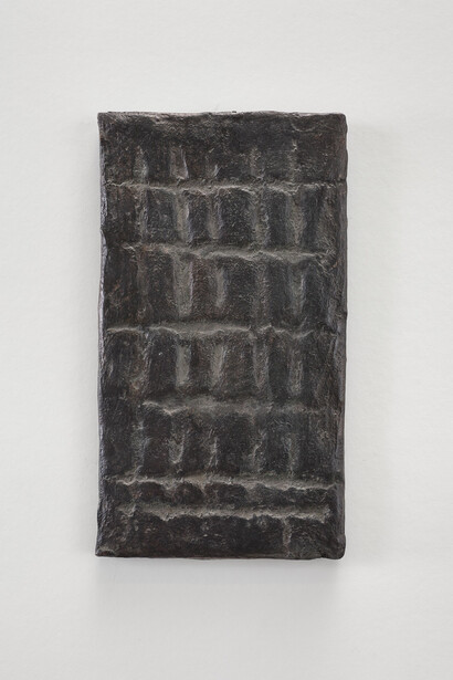 Günther Förg
Untitled
1990
Bronze
31.5 x 18 x 3 cm / 12 3/8 x 7 1/8 x 1 1/8 in
Photo: Bernhard Strauss
© Estate Günther Förg, Suisse / DACS, London 2020
Courtesy Estate Günther Förg, Suisse