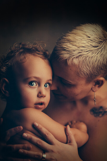 Famille et valeurs. C'est par la communication et le contrôle que les gens sont gouvernés, maintenus dans leurs territoires qui vont de la famille à la nation : ces bastions du travail, des valeurs, de la richesse potentielle, doivent être soignés et entretenus