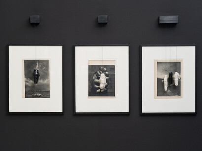 Varios artistas, Obras amigas vol.5. Incluso el Apocalipsis es fugaz, vista de exhibición. Cortesía de Quimera Galería