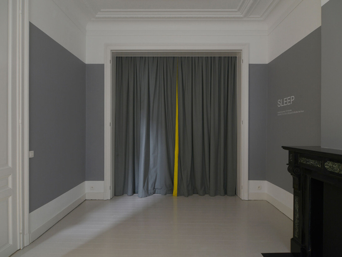 Elizabeth Price, Sleep, 2014, Installation view at Motinternational Brussels, Courtesy of the artist and Motinternational Brussels and London