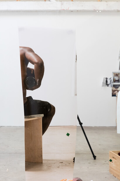 Paul Mpagi Sepuya, Mirror study (0X5A1237), 2017 © Paul Mpagi Sepuya, Courtesy the
artist and Document, Chicago | Lisbon