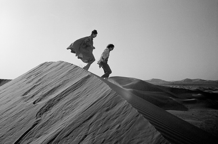 ‘Christo and Jeanne-Claude looking for a possible site for The Mastaba’, February 1982 
Print Size: 19 7/8 x 30" (50.4 x 76.4 cm) 
Photo: Wolfgang Volz© 
Courtesy Galerie Gmurzynska 
© Christo 
