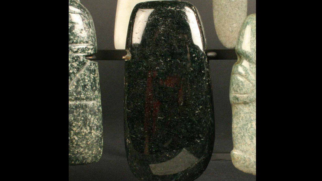 Pendiente

Materiales: Piedra

Clásico 300 a.C.- 900 d.C.

Medidas: 92 mm de largo