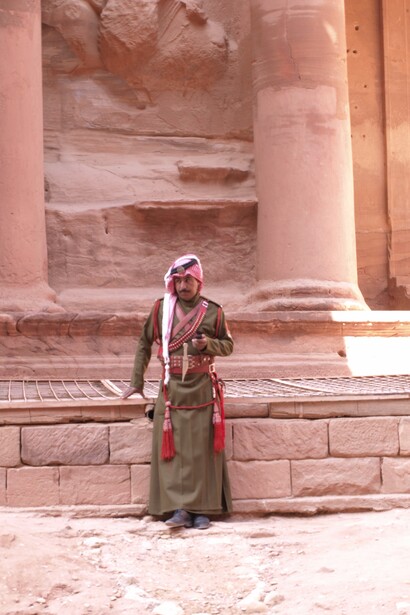 Petra, Jordania. Vigilante del recinto