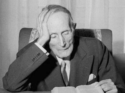 El escritor español José Martínez Ruiz, más conocido por su seudónimo Azorín