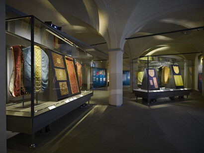 Silk treasures. Textile masterpieces from the Falletti Donation, exhibition view. Courtesy of Museo del Tessuto