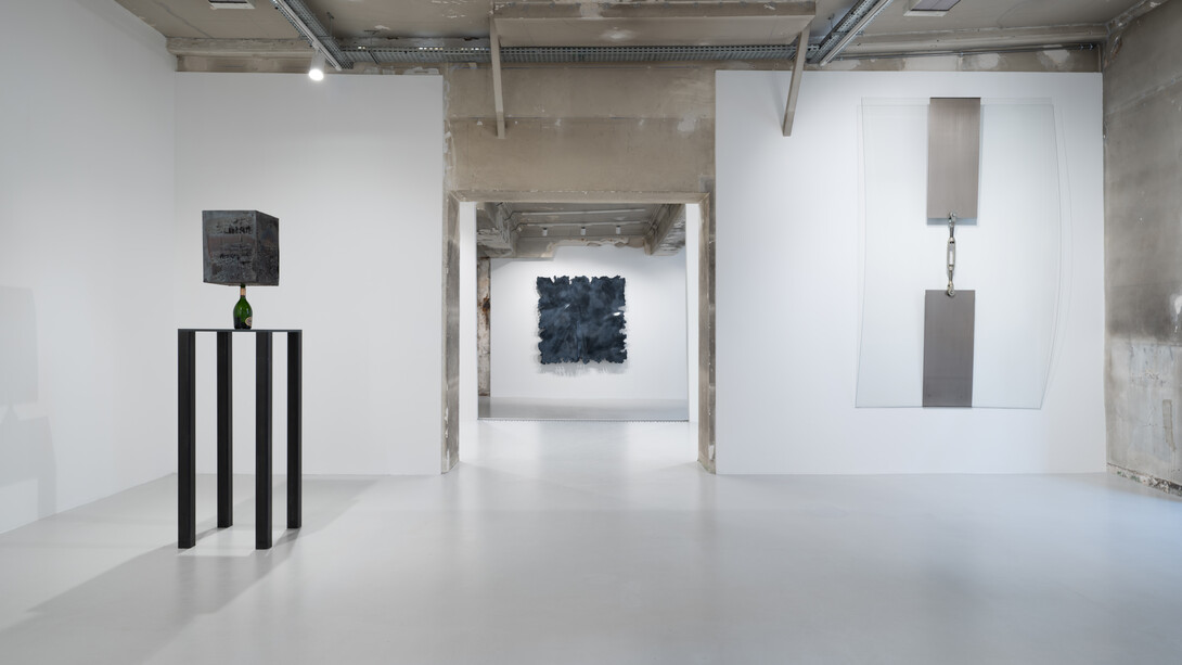 Arcangelo Sassolino, Aux abord du séisme, exhibition view. Courtesy of Galleria Continua