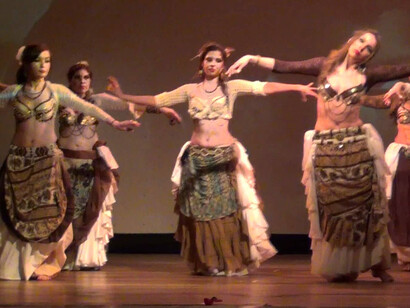 Tribu en pleno baile