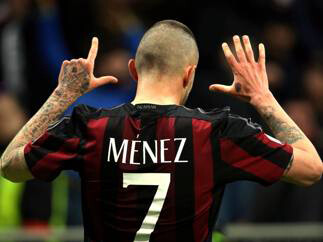 Jeremy Ménez esulta dopo il gol