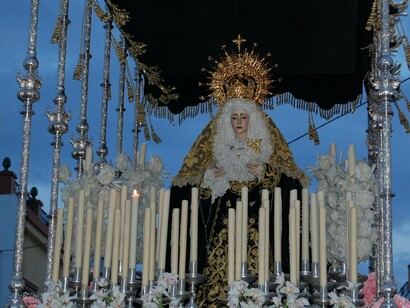 Virgen procesionando en un pueblo del sur de España