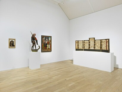 Treasures of the medieval world, exhibition view. Courtesy of Luhring Augustine 