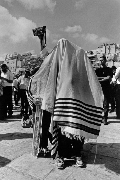 Alex Levac, Western Wall plaza, Jerusalem (detail), 1999. Courtesy of the Tel Aviv Museum of Art