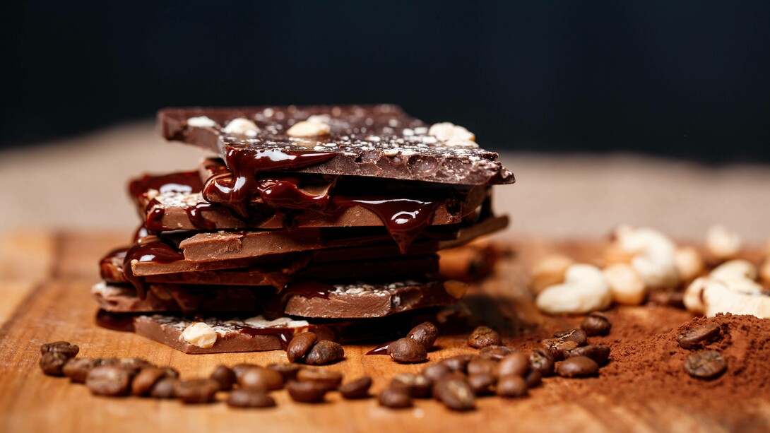 Barrette di cioccolato miste una sopra all'altra: "...Mr. Chang è golosissimo di cioccolata. Lo è sempre stato, fin da piccolo..."