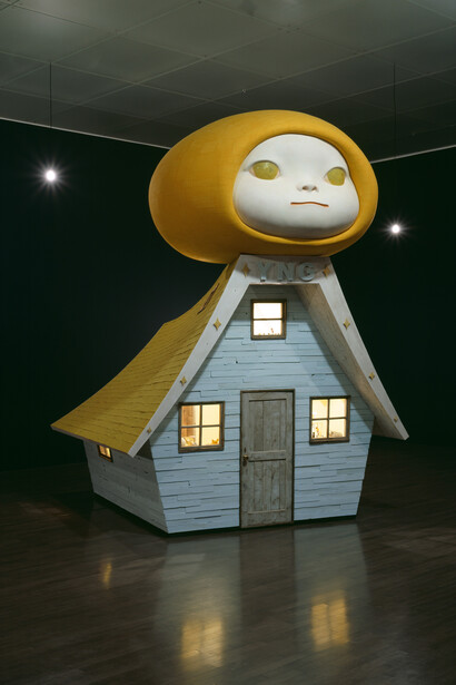 Voyage of the Moon (Resting Moon) / Voyage of the Moon, Mixed media, Cooperation provided by graf, Collection: 21st Century Museum of Contemporary Art, Kanazawa, Yoshitomo Nara, 2006 © Nakamichi Atsushi / Nacása & Partners