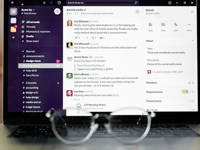 La inteligencia artificial ofrece respuestas inmediatas a preguntas complejas, lo que desafía el enfoque tradicional de fomentar el pensamiento crítico en los estudiantes