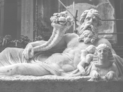 La statua del Nilo in piazzetta Nilo, definita anche “Il corpo di Napoli”