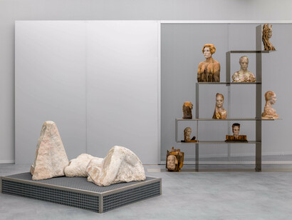 Verschiedene künstler:innen, [ materialistin ], ausstellungsansicht. Mit freundlicher genehmigung des Hamburger Bahnhofs