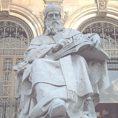 Sant'Isidoro di Siviglia, statua, Madrid, Spagna. Isidoro è di origine greca e formazione romana
