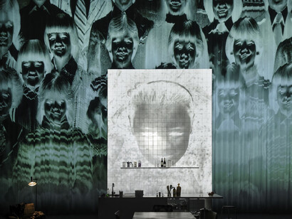 Spinne (spider). Courtesy of the Schaubühne am Lehniner Platz