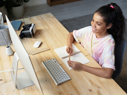 A atividade de estudos variados foi aguçada devido ao isolamento social em meio à pandemia de COVID-19 e o acesso irrestrito à internet