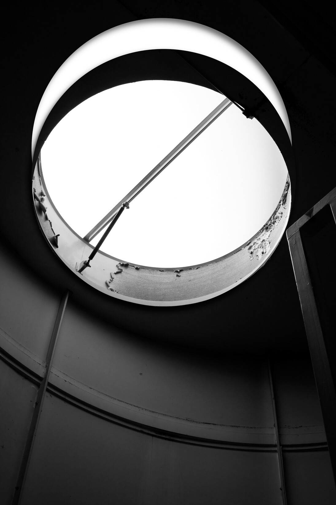 Philippe Soussan, Cage d'escalier, Série Eclipse, 100 x 150 cm, 2 tirages argentiques collés sur aluminium, découpés et superposés, Numéroté à 4 ex