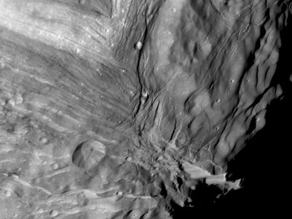 Detalle de Miranda, una de las lunas de Urano, captado por la sonda Voyager II (NASA)