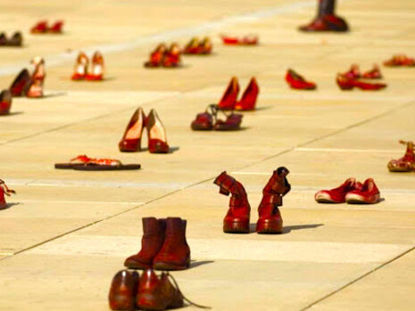 Diez mujeres asesinadas cada día