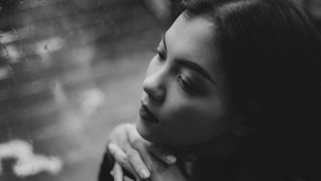 Penser. Le type de pensées que nous entretenons juste avant de dormir agissent sur le type de pensées que nous avons au réveil, cela a une grande influence sur la manière dont nous passons notre journée et à terme, sur notre vie