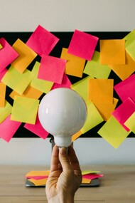 O Transtorno do Déficit de Atenção e Hiperatividade (TDAH) tem sido frequentemente rotulado como uma "moda" do século XXI. No entanto, essa percepção está longe da realidade científica. O TDAH é um transtorno neurobiológico complexo, estudado há mais de dois séculos, com implicações significativas na vida dos indivíduos afetados e na sociedade como um todo